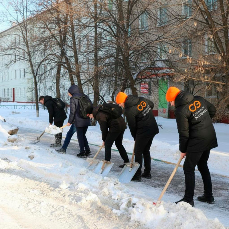 Уборка снега с крыш и территорий в Твери